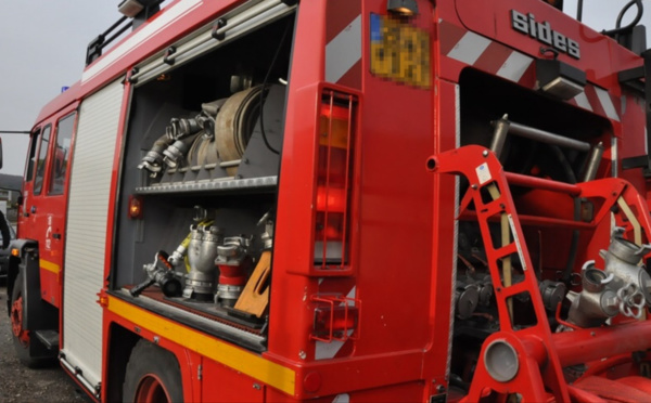 Yvelines : cinq véhicules calcinés, 150 personnes évacuées lors de l'incendie d'un parking souterrain 