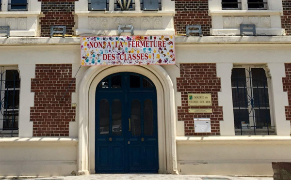 Calvados : fermeture de classes, les parents d’élèves de Villers-sur-Mer affichent leur colère sur la mairie