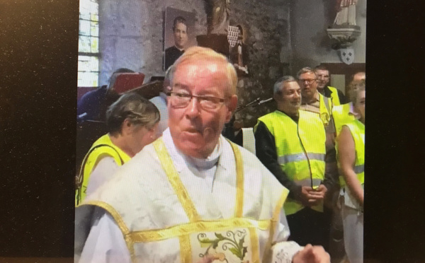 L’abbé Michel se lâche après la messe et insulte le chef de l’État : le préfet de l’Eure saisit la justice 