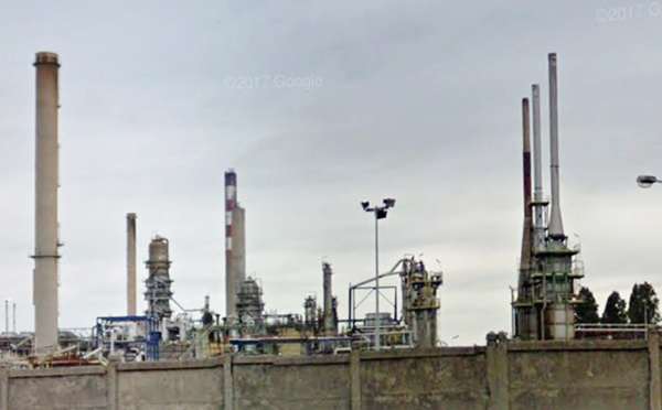 Seine-Maritime : les cheminées  de l’ancienne raffinerie Petroplus rasées près de Rouen