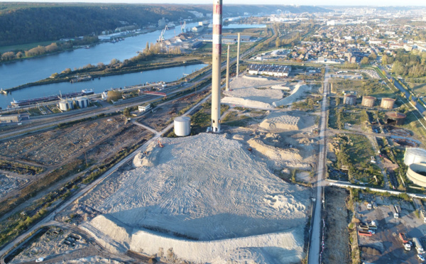 Ses trois dernières cheminées rasées : l'ex-raffinerie Petroplus, près de Rouen, définitivement rayée du paysage