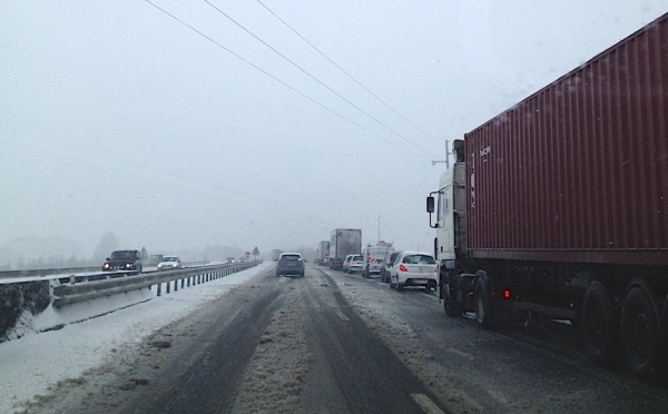 La neige est là, et premiers tracas sur la route