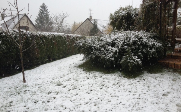 Neige : vitesse des poids lourds limitée et transports scolaires suspendus en Normandie