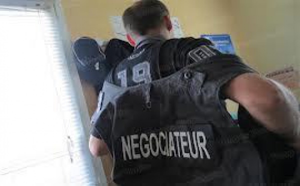 Il voulait se tuer par dépit amoureux : les gendarmes lui sauvent la vie après 5 heures de négociations