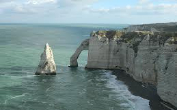 Un homme et une femme suicidaires recherchés près des falaises d'Etretat