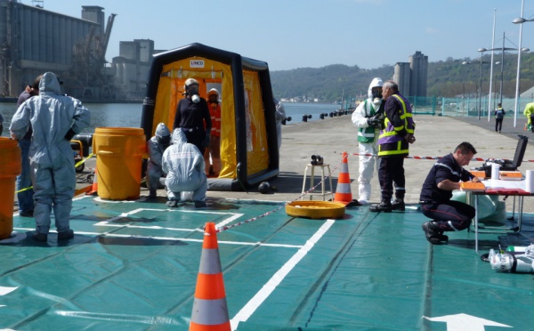 Attentat terroriste et chimique à bord d'un navire : exercice grandeur nature sur le port de Rouen