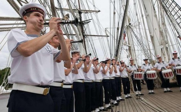 Armada de Rouen : Le Bagad de Lann-Bihoué ouvrira le défilé de la Marine nationale