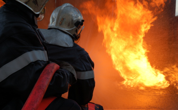 Rambouillet : il frappe deux sapeurs-pompiers venus éteindre un début d'incendie chez lui
