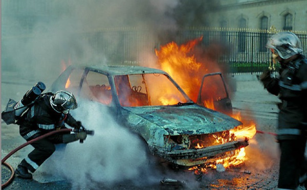 Saint-Germain-en-Laye : deux véhicules incendiés avec des cocktails Molotov