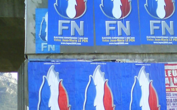 Des colleurs d'affiches du FN pris à partie par un groupe de jeunes à Vélizy-Villacoublay