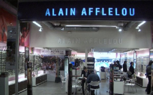  Vélizy-Villacoublay : un employé du magasin Afflelou menacé par un homme armé d'un couteau