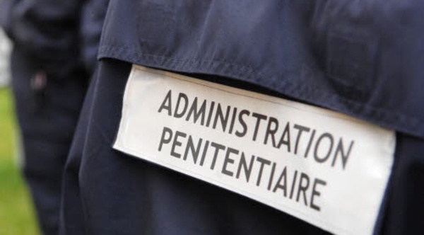 Deux visiteurs tentaient d'introduire des objets interdits dans la prison de Poissy