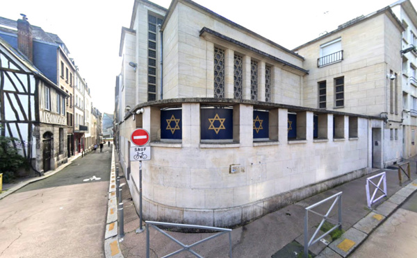 Depuis le renforcement du plan Vigipirate au niveau "Urgence attentat", la sécurité autour de la synagogue de Rouen, a été renforcée - Illustration 