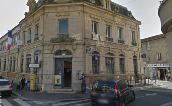 Mantes-la-Jolie (Yvelines) : le client mécontent fait un étranglement au conseiller de La Poste