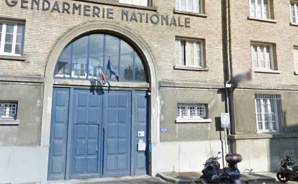 Yvelines : 200 cheminots réunis devant la gendarmerie de Versailles, après une méprise 