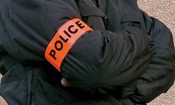 Les faux policiers dérobent 1 600€ dans le coffre-fort de l'octogénaire aux Clayes-sous-Bois