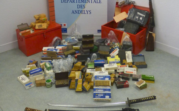 Eure : des armes chargées et 6.500 cartouches saisies dans la cave d'un habitant de Lisors