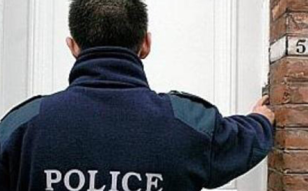 Des faux policiers s'en prennent à un couple de personnes âgées a Carrières-sur-Seine