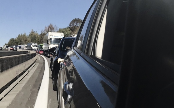 Accident sur l’A13 à Val-de-Reuil : un camion et une voiture entrent en collision, 10 km de bouchons