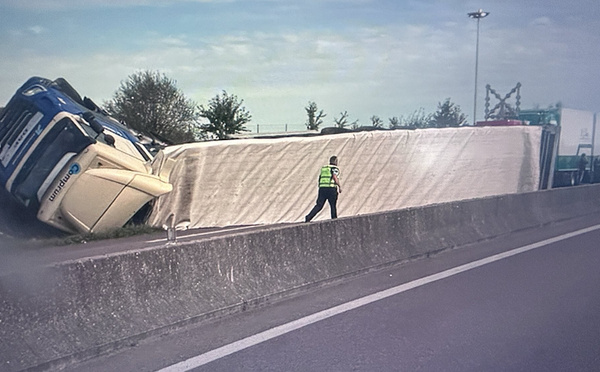 Eure : un semi-remorque se renverse à Courbépine, l’A28 coupée vers Alençon