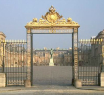Un agent de sécurité du château de Versailles agressé par un couple de touristes canadiens