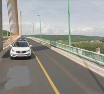 Caudebec-en-Caux : des témoins empêchent une personne de se jeter du pont de Brotonne