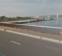 Rouen : le conducteur arrête sa voiture sur le pont et se jette dans la Seine. Il est sauvé par deux témoins 