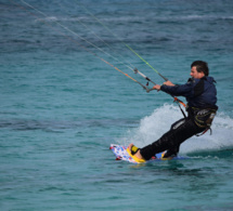 Quatre kite-surfeurs en difficulté  récupérés sains et saufs sur le littoral de la Manche 