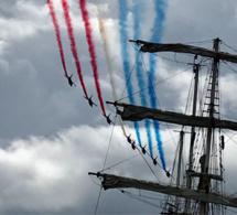 La Patrouille de France se donne en spectacle dans le ciel de Rouen en clôture de l’Armada 2019