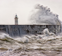 Rafales de vent et mer agitée sur le littoral de la Normandie 