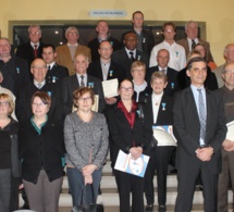 Vingt-sept dirigeants et bénévoles décorés de la médaille Jeunesse et Sports dans l'Eure