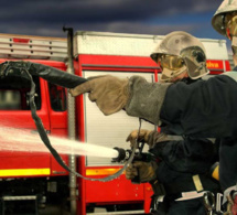 Deux pompiers blessés et six agents municipaux intoxiqués dans un incendie à Raffetot 
