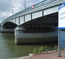 Rouen : une jeune femme menace de se jeter dans la Seine depuis le pont Boieldieu