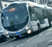 Un conducteur de bus et deux contrôleurs agressés et blessés par un passager près de Rouen 