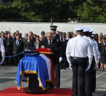 Le ministre de l'Intérieur devant le cercueil de Sandrine Mortas : "soyez fiers d'elle"