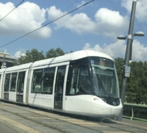 L'automobiliste entre en collision avec un métrobus près de Rouen et s'enfuit à pied 
