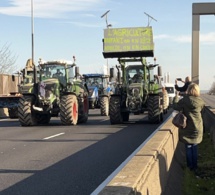 Manifestation des agriculteurs au péage de Buchelay : l'A13 paralysée dans les deux sens