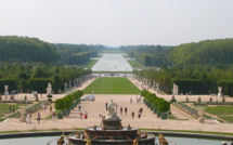 Le touriste éméché frappe et jette au sol un agent de sécurité du château de Versailles 