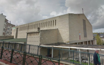 Saint-Cyr-l'Ecole : une couverture incendiée endommage l'entrée d'une église