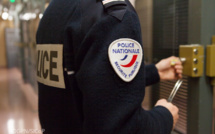 Mantes-la-Jolie : un policier blessé au visage par la mère d'un perturbateur 