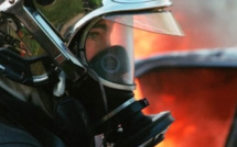 Cléon : soixante sapeurs-pompiers mobilisés pour un violent feu d'appartement
