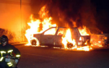 A Evreux, deux véhicules et trois conteneurs détruits par le feu : la piste criminelle est privilégiée