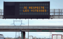 Pose de panneaux à message variable avant le tunnel de la Grand'Mare : la RN28 fermée à Rouen 