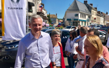Candidat aux législatives dans l'Eure, Bruno Le Maire en visite ce matin sur le marché de Pacy-sur-Eure 