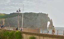 Étretat : les sapeurs-pompiers empêchent une femme de sauter de la falaise