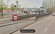 A Rouen, le van accroche le haut de la trémie : dans l'accident, le cheval qu'il transportait grièvement blessé 