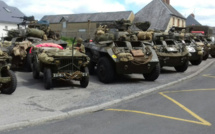 Un défilé de véhicules militaires de la Seconde Guerre Mondiale à Carentan pour le 14 juillet 