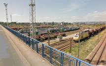 Sotteville-lès-Rouen : un camion prend feu après avoir touché une caténaire, le conducteur est blessé
