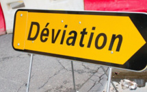 Un camion-grue couché à Estouteville-Ecalles, la RD 919 coupée tout cet après-midi