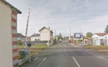 A Conflans-Sainte-Honorine, le fourgon endommage un passage à niveau et prend la fuite